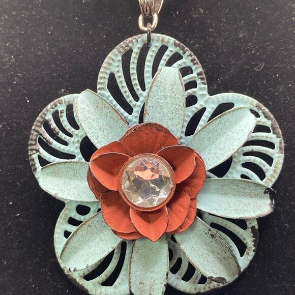 Metal industrial green flower rust center rhinestone handtie pendant suede cord - Picture 9 of 15